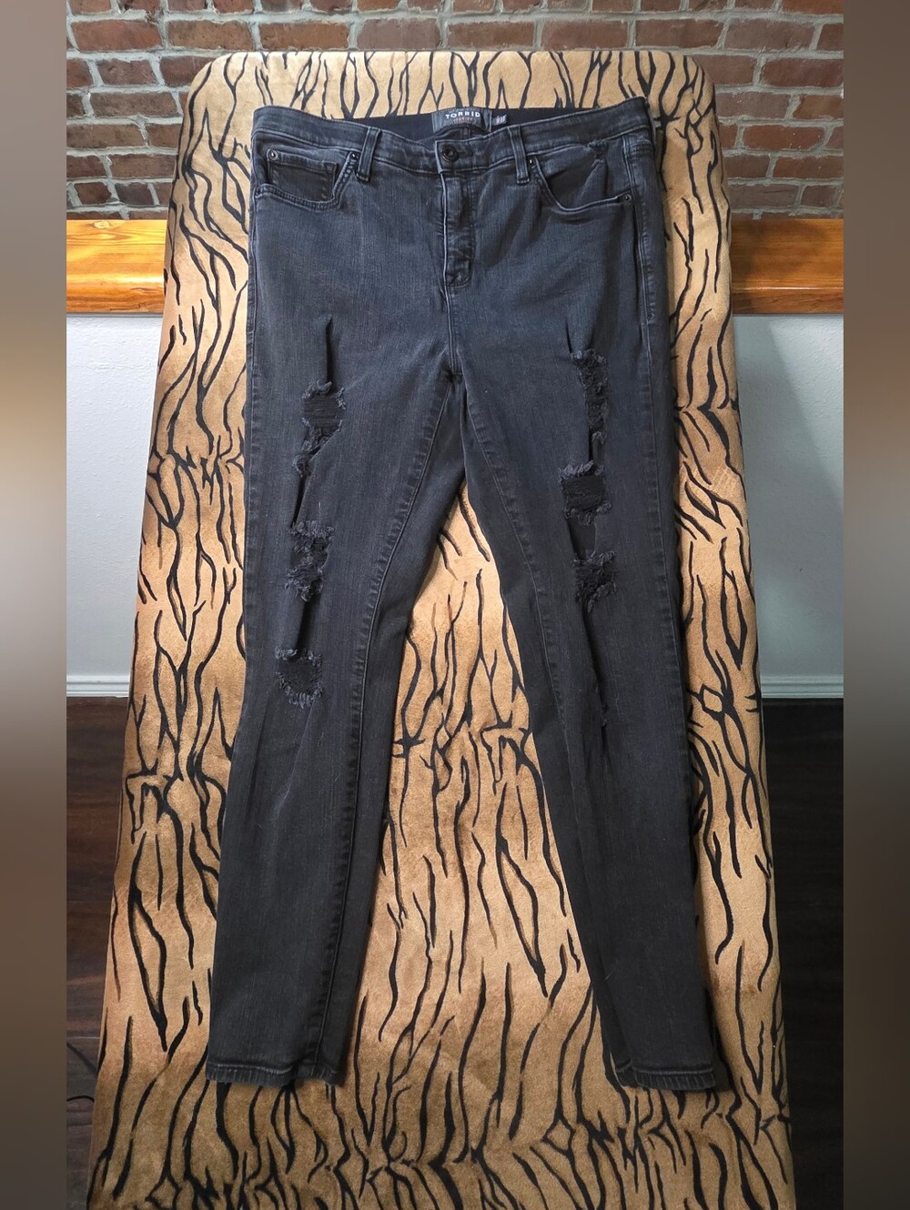 👖 Torrid Premium Destructed Skinny Jeans